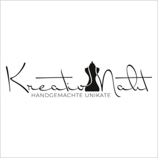 Logo mit dem Schriftzug 'KreativNacht' und der Unterzeile 'HANDGEMACHTE UNIKATE', zwischen den Worten eine stilisierte schwarze Schneiderpuppe.