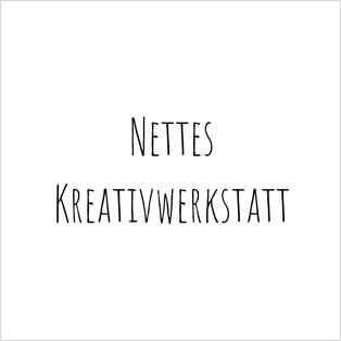 Schriftzug 'Nettes Kreativwerkstatt' in schmaler, serifenloser Schrift auf hellem Hintergrund.