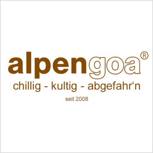 Logo mit braunem Schriftzug 'alpengoa' und dem Slogan 'chillig - kultig - abgefahr'n' sowie 'seit 2008' darunter.