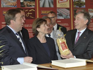 Bundespräsident Köhler bei der Besichtigung von ALB-GOLD.